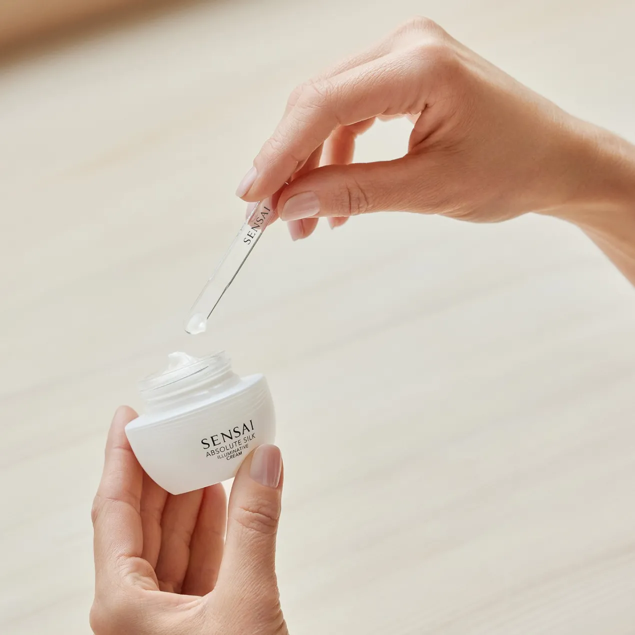 Absolute Silk Illuminative Cream
