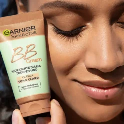 BB Cream Clásica con Vitamina C Hidratante con Color y SPF 15