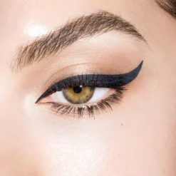 Colorstay Sharp Line Delineador de Ojos Líquido Punta Fina