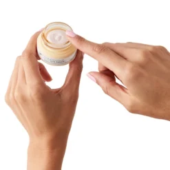 Confidence Crema Contorno de Ojos Antiedad