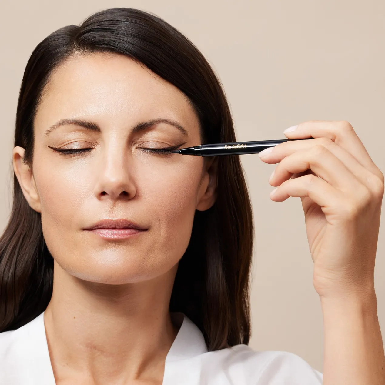 Designing Liquid Eyeliener Líquido
