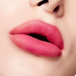 Kiss It Twice Powder Kiss Liquid Duo Estuche Labiales Rosas (995 Fashion Sweetie y 989 Mull It Over)