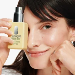 Loción Hidratante Facial Dramatically Different Moisturizing Lotion SPF50