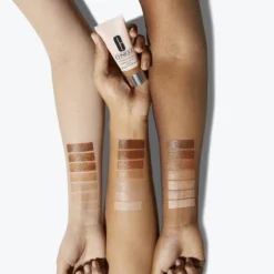 Moisture Surge Crema Hidratante con Color SPF 25