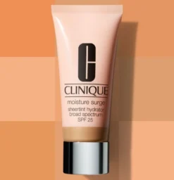 Moisture Surge Crema Hidratante con Color SPF 25