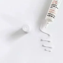 Multivitaminas Crema para Contorno de Ojos Antiarrugas