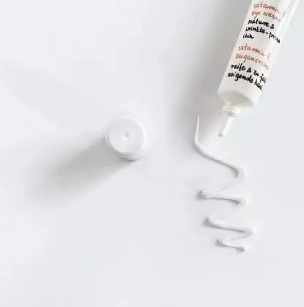 Multivitaminas Crema para Contorno de Ojos Antiarrugas