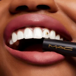 Powder Kiss Velvet Blur Barra de Labios Matte
