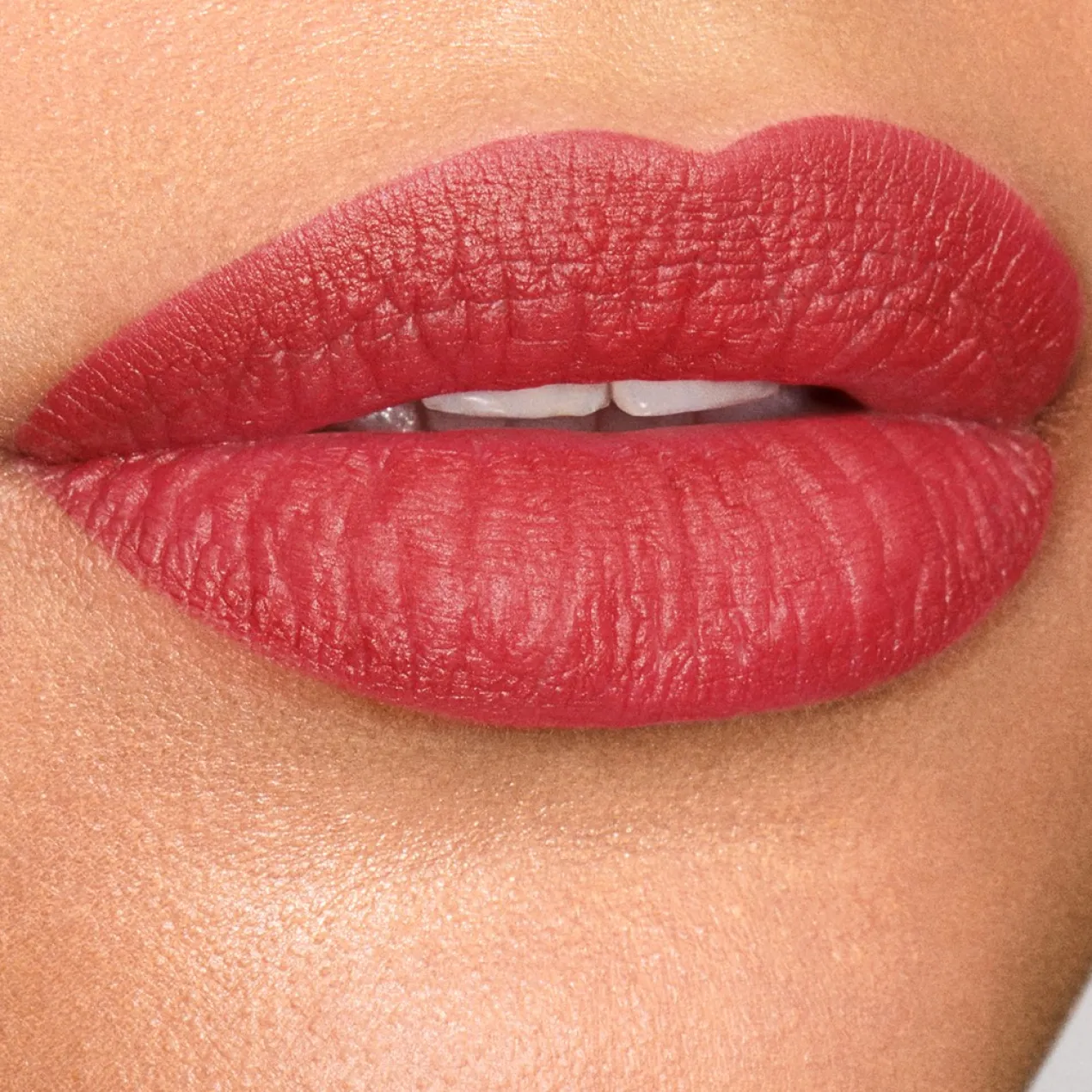 Pure Color Explicit Barra de Labios Silk Mate