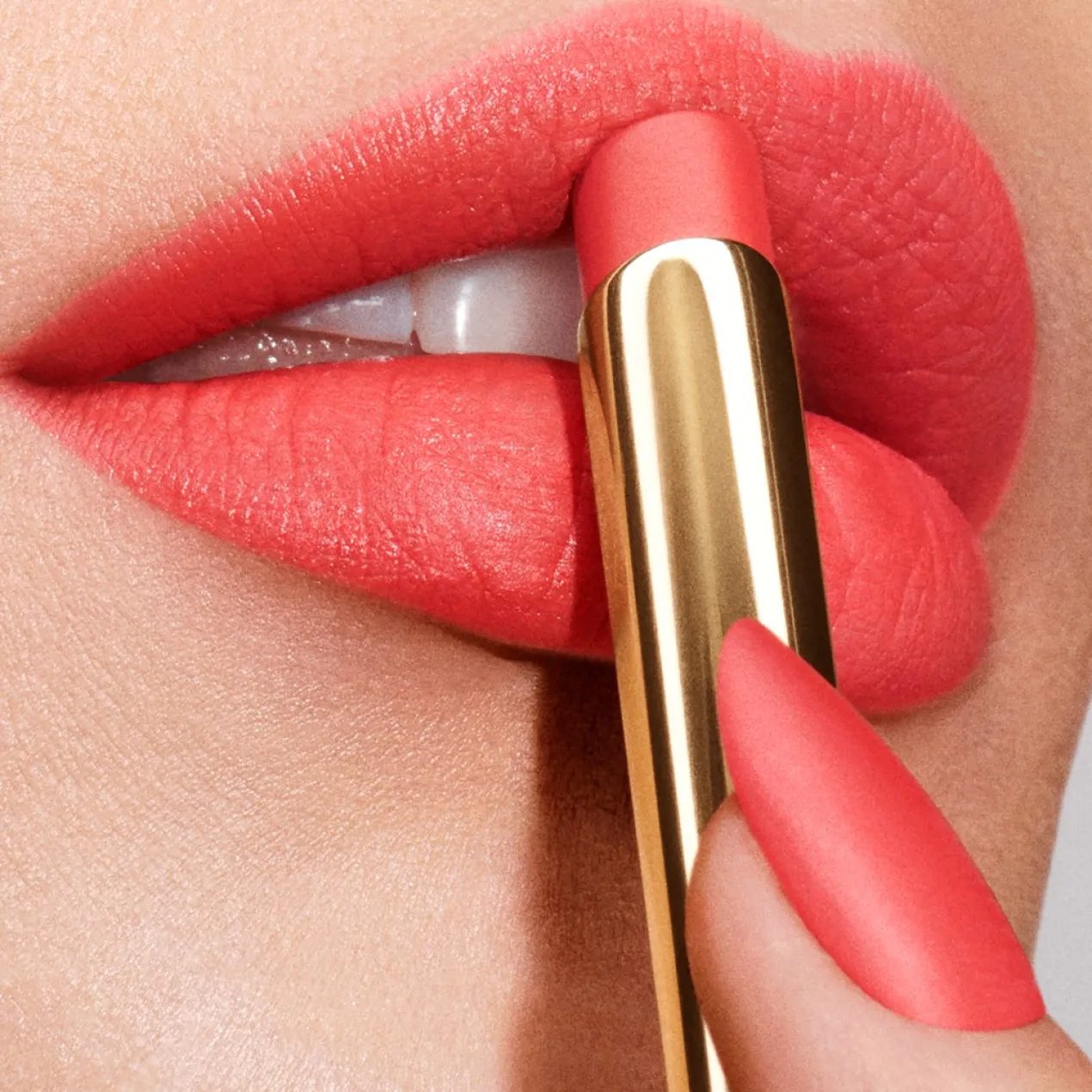 Pure Color Explicit Barra de Labios Silk Mate