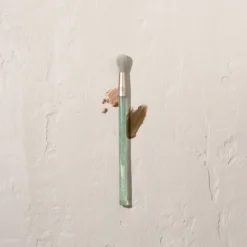 Sea Gems Taperede Eye Crease Brush