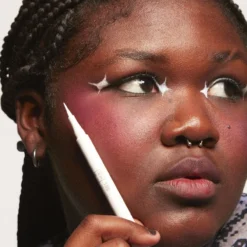 The Color Pen Eyeliner Delineador de Ojos
