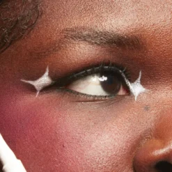 The Color Pen Eyeliner Delineador de Ojos