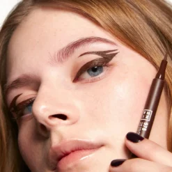 The Color Pen Eyeliner Delineador de Ojos