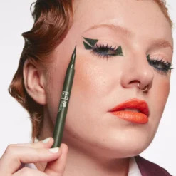 The Color Pen Eyeliner Delineador de Ojos